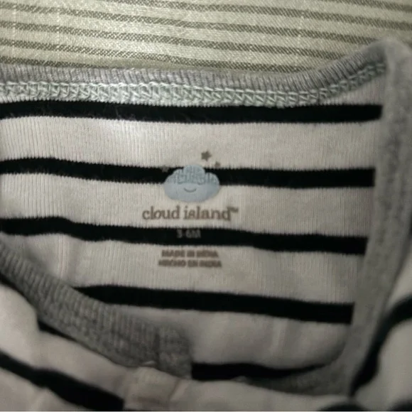 Mixed brand lot of 6 zip baby onesies 6m and 3-6 month baby pajamas - Picture 3 of 8